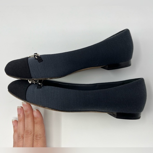 Chanel CC Chain Two Tone Cap Toe Ballet Ballerina Flats Navy Blue Black 37 7 6.5 - Picture 4 of 13